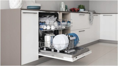 ZMYWARKA DO ZABUDOWY INDESIT DIC 3B+16 A