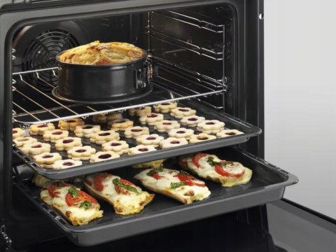 PIEKARNIK PAROWY DO ZABUDOWY ELECTROLUX EOB8S39WX 70 L Steam Boost, Steamify, Grill PIEKARNIK PAROWY DO ZABUDOWY ELECTROLUX EOB8S39WX 70 L Steam Boost, Steamify, Grill