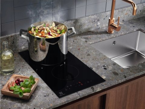 PŁYTA CERAMICZNA DO ZABUDOWY ELECTROLUX LHR3233CK Funkcja Clever Heat
